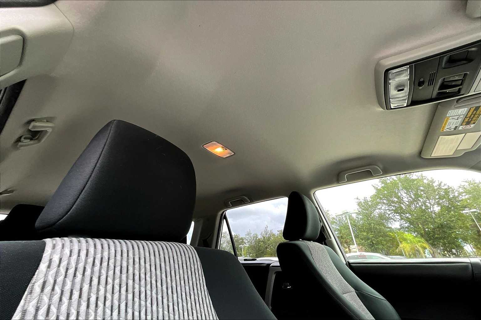 2014 Toyota 4Runner SR5 photo 12