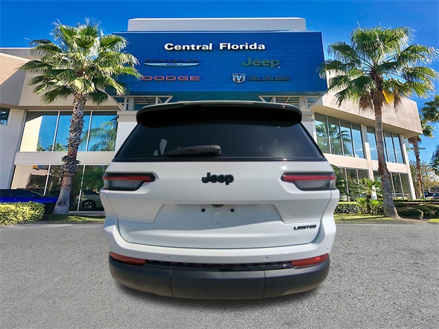 2025 Jeep Grand Cherokee Laredo Altitude photo 4