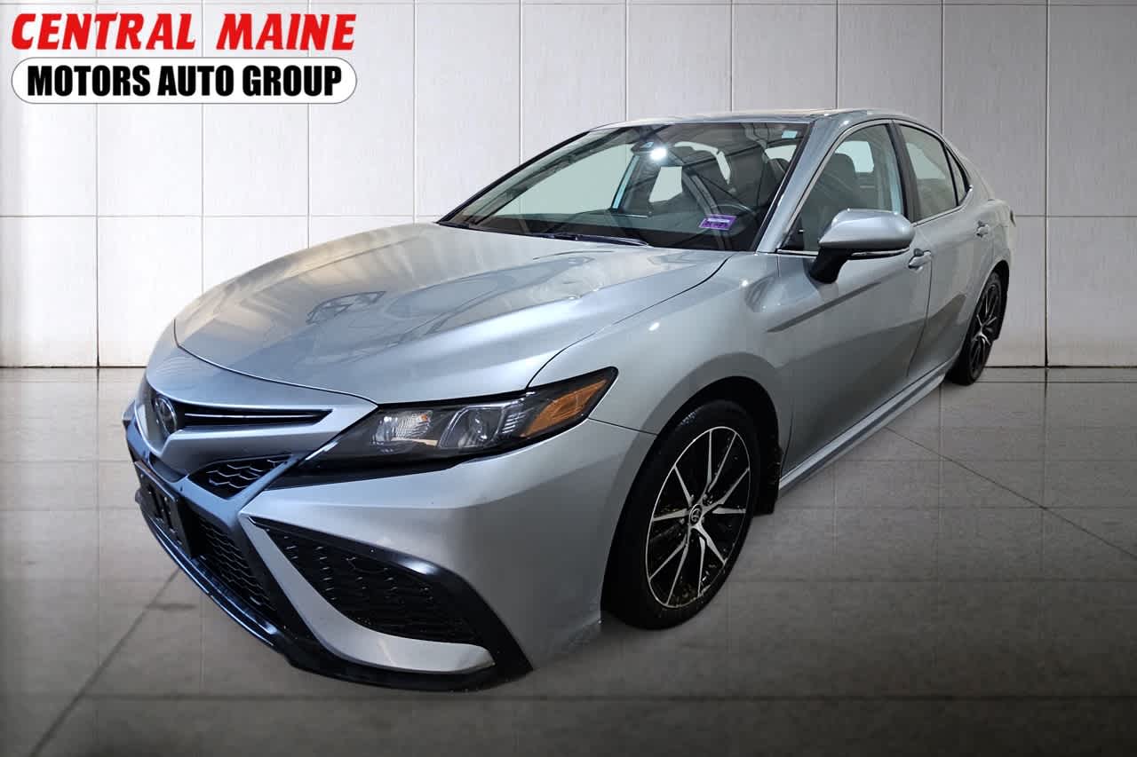 2024 Toyota Camry SE's photo