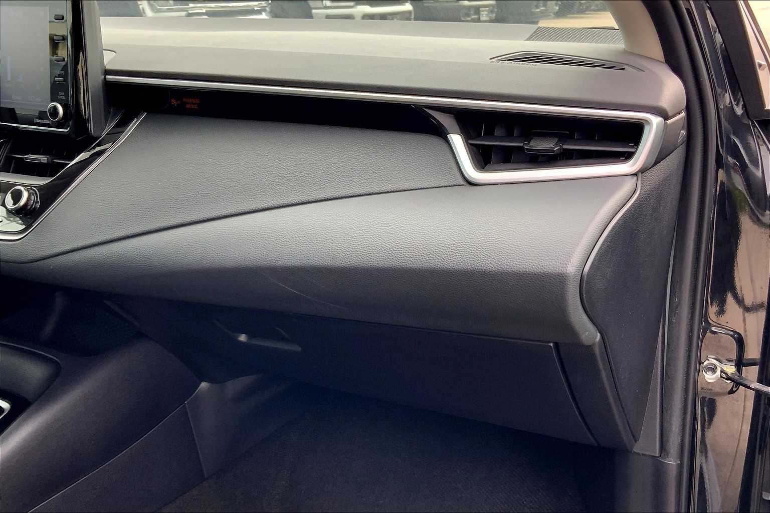 2022 Toyota Corolla LE photo 34
