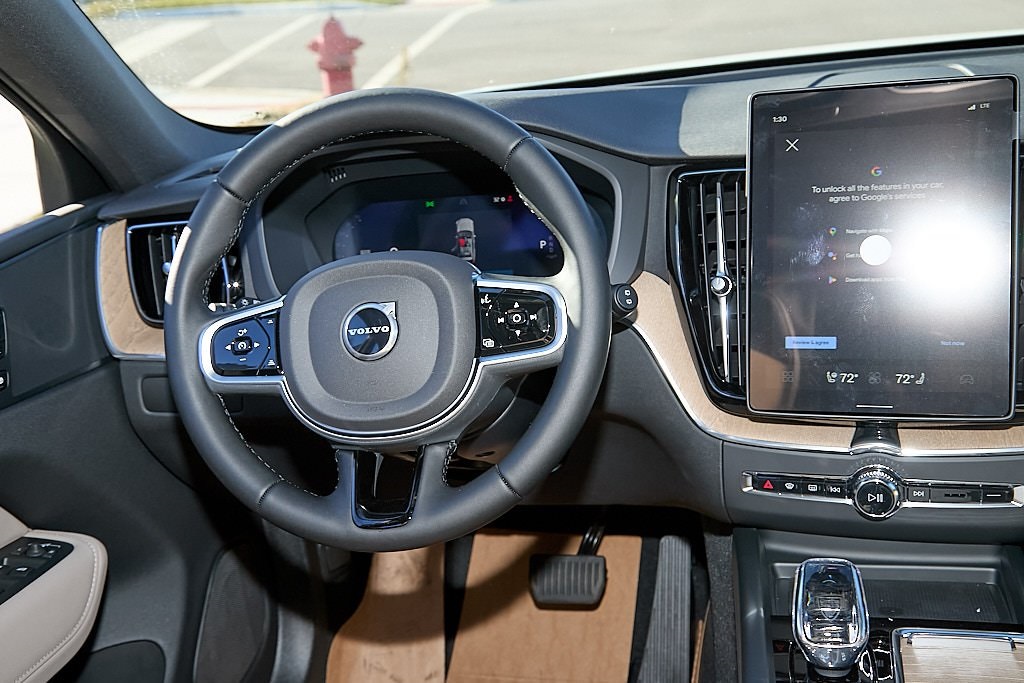 2026 VOLVO XC60 - Image 21