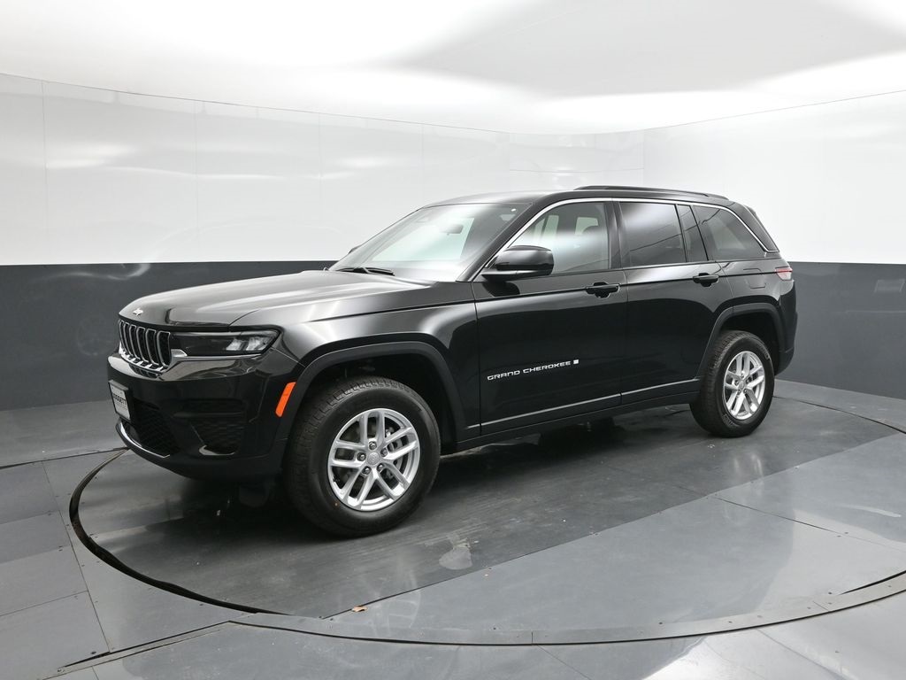 2025 Jeep Grand Cherokee Laredo's photo