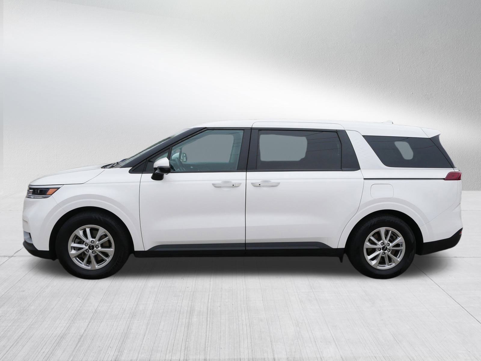 2022 Kia Carnival LXS photo 4