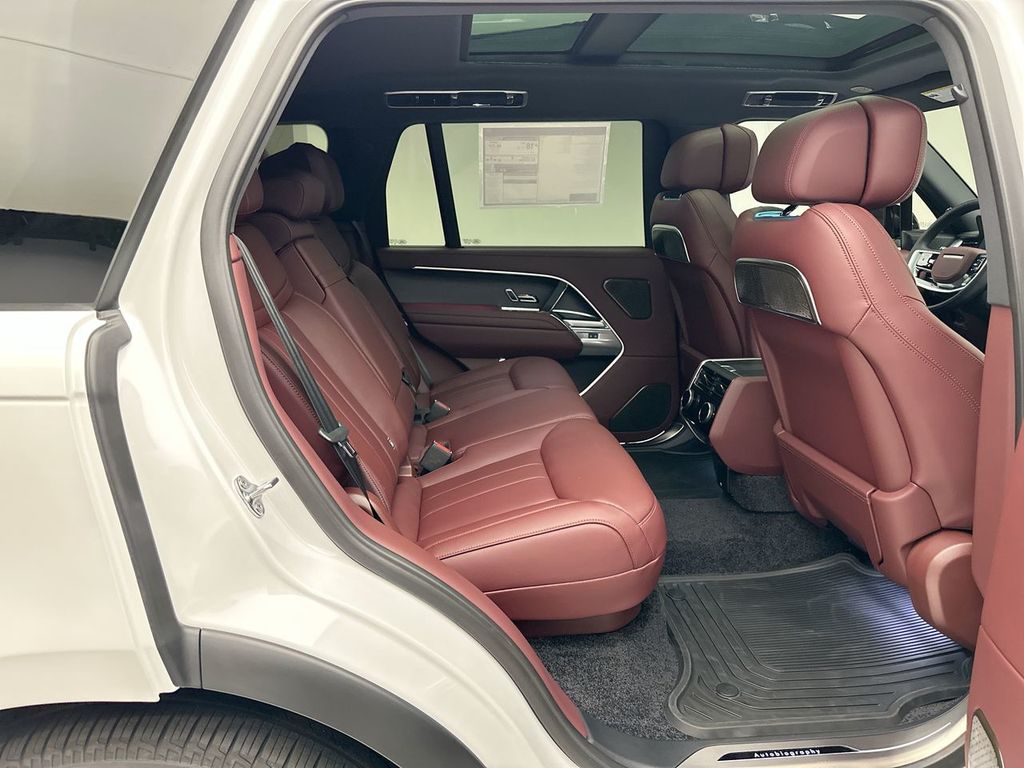 2025 Land Rover Range Rover Autobiography photo 5