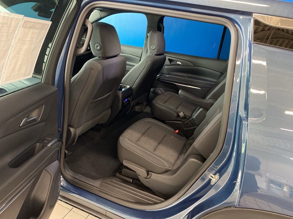 2025 Chevrolet Traverse photo 3