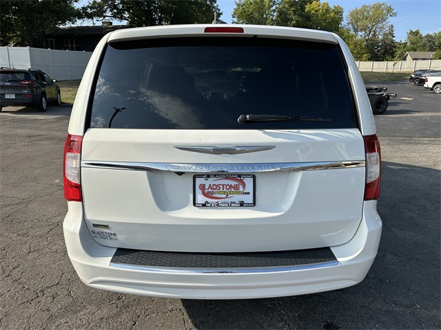 2012 Chrysler Town & Country Touring photo 7