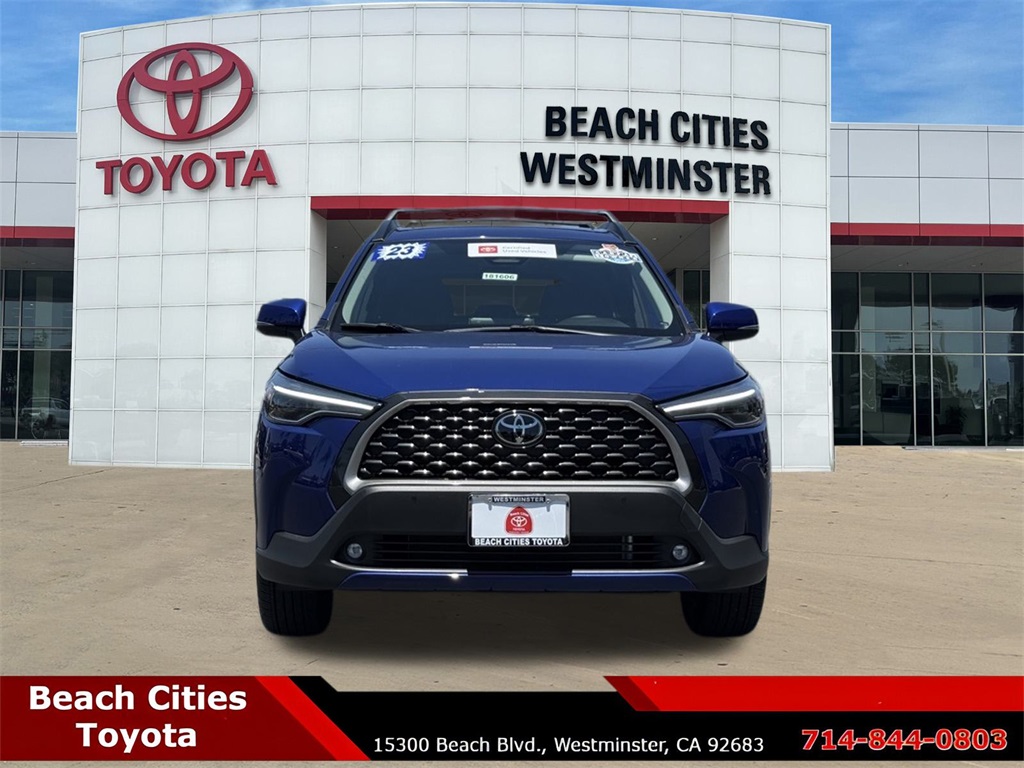 2023 Toyota Corolla Cross XLE photo 3
