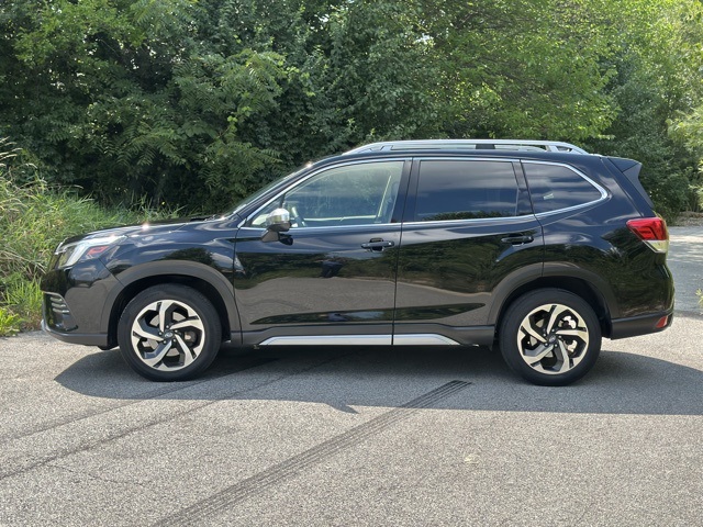 2022 Subaru Forester Touring photo 9