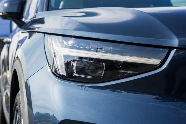 2026 Volvo XC40 AWD photo 9