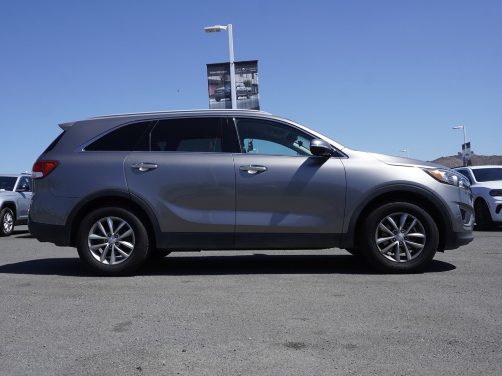 2016 Kia Sorento LX photo 2