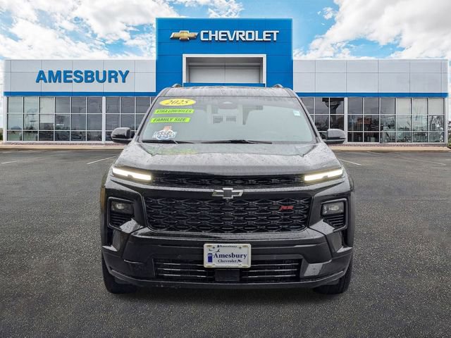 2025 Chevrolet Traverse RS photo 2