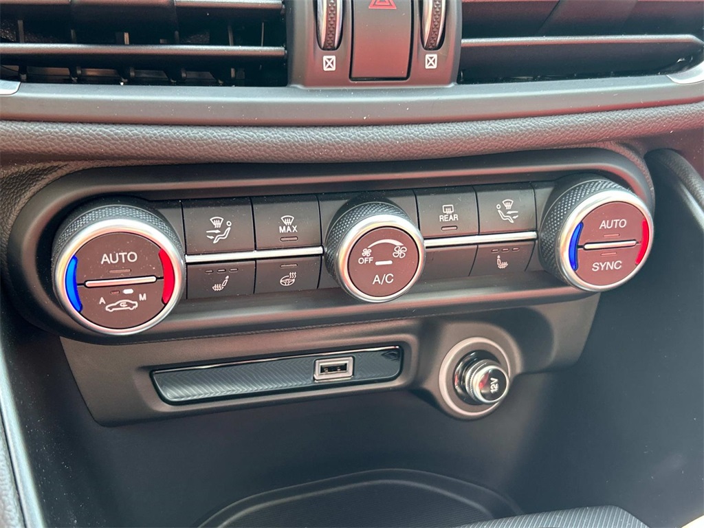 2025 Alfa Romeo Giulia SPRINT photo 23