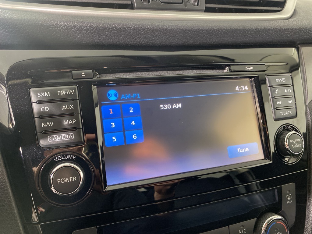 2016 Nissan Rogue SV photo 3