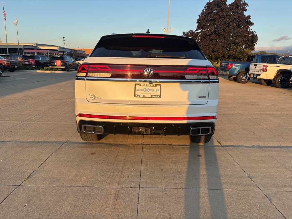 2024 Volkswagen Atlas Cross Sport SEL R-Line photo 4