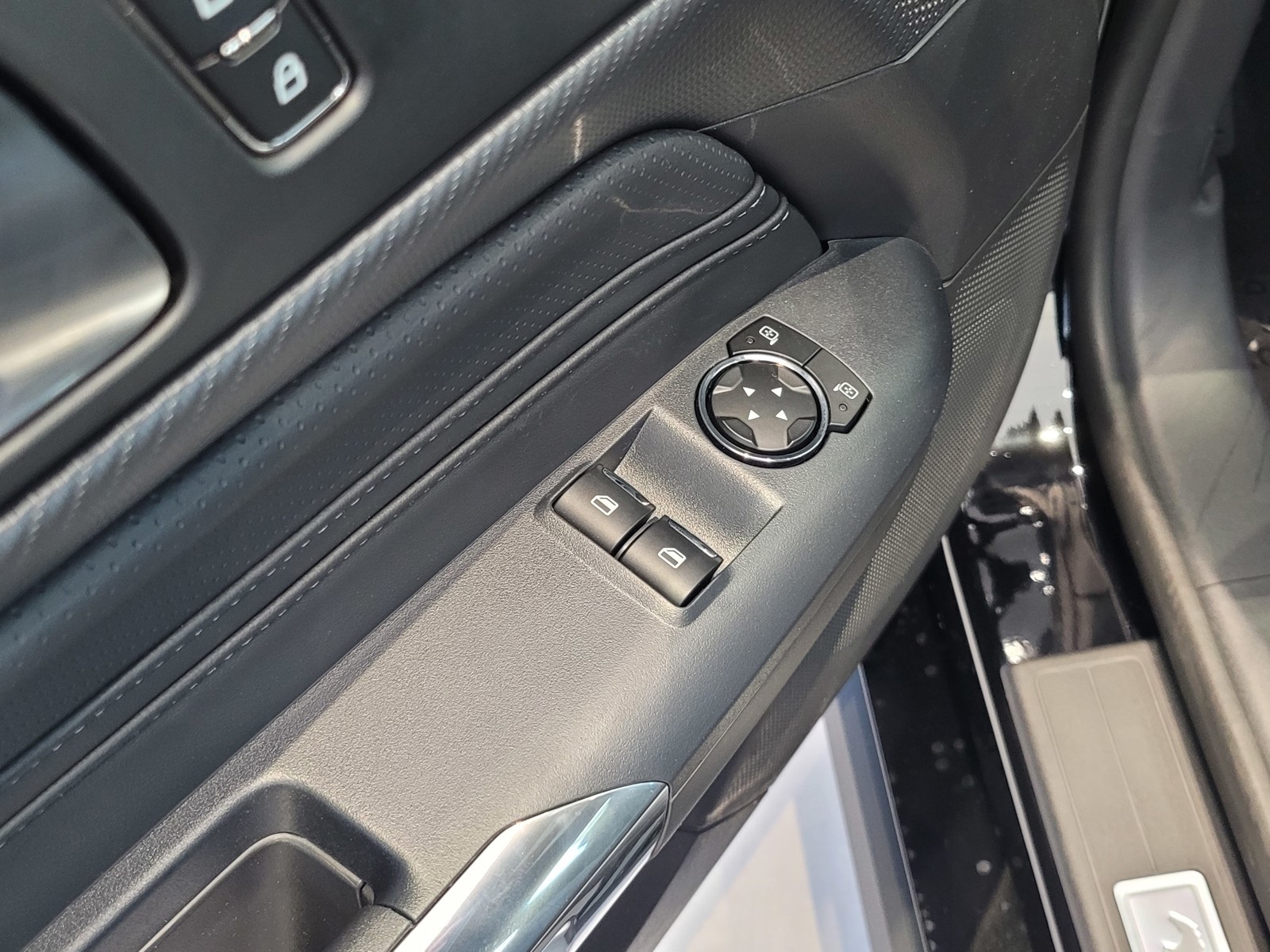 2025 Ford Mustang GT Premium photo 9