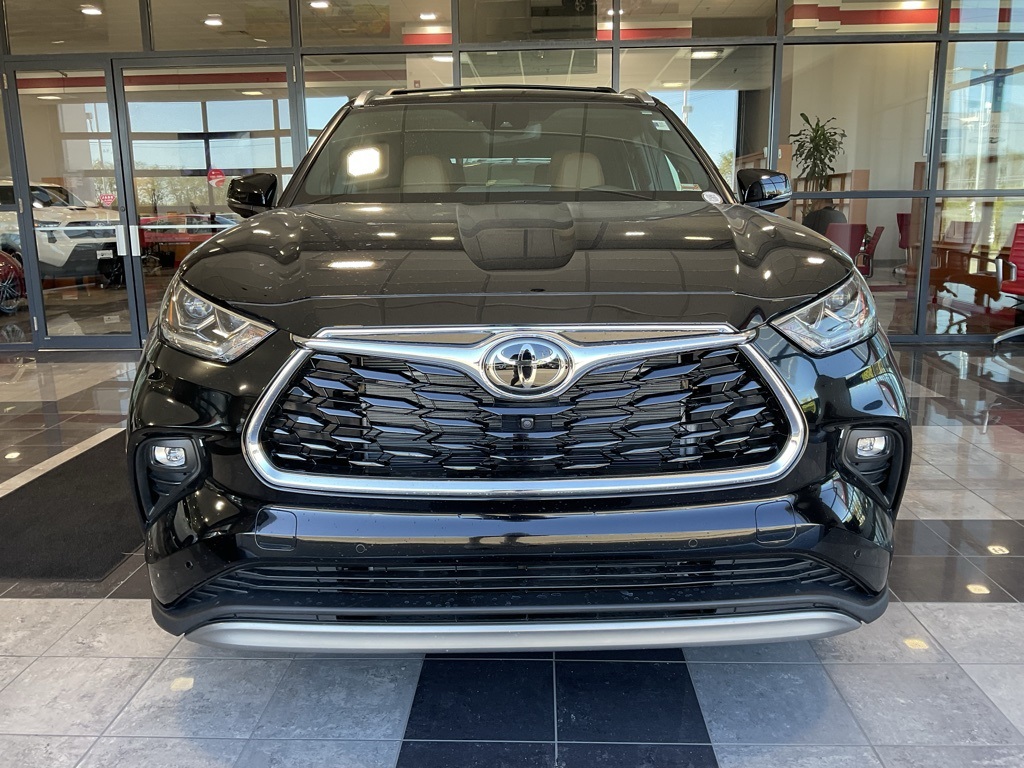 Certified 2025 Toyota Highlander Platinum with VIN 5TDKDRBH7SS589519 for sale in Kansas City