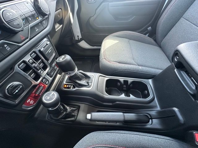 2025 Jeep Wrangler Rubicon photo 24