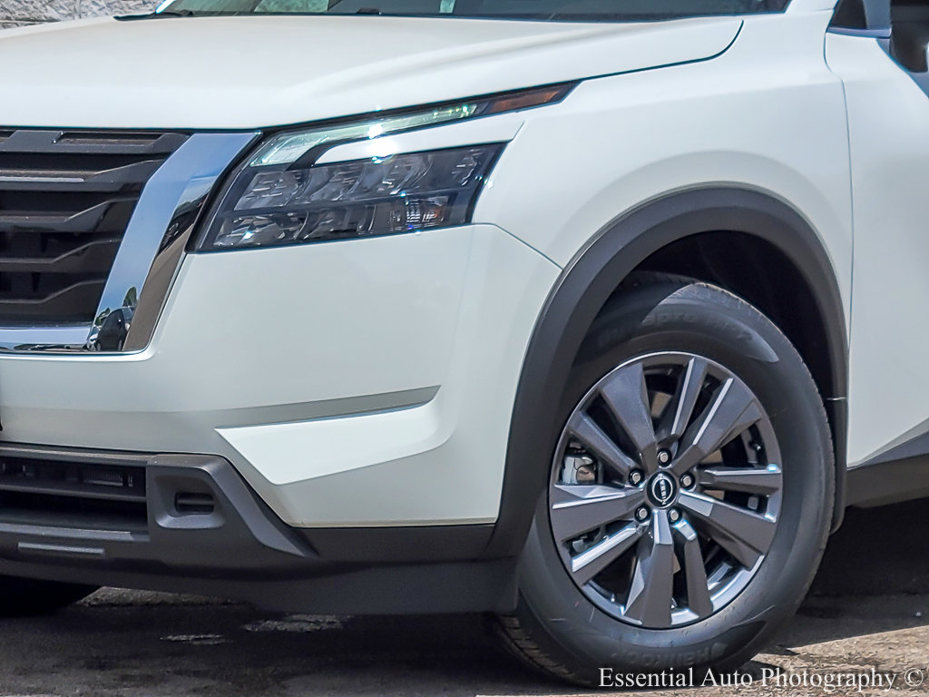 2025 Nissan Pathfinder S photo 3