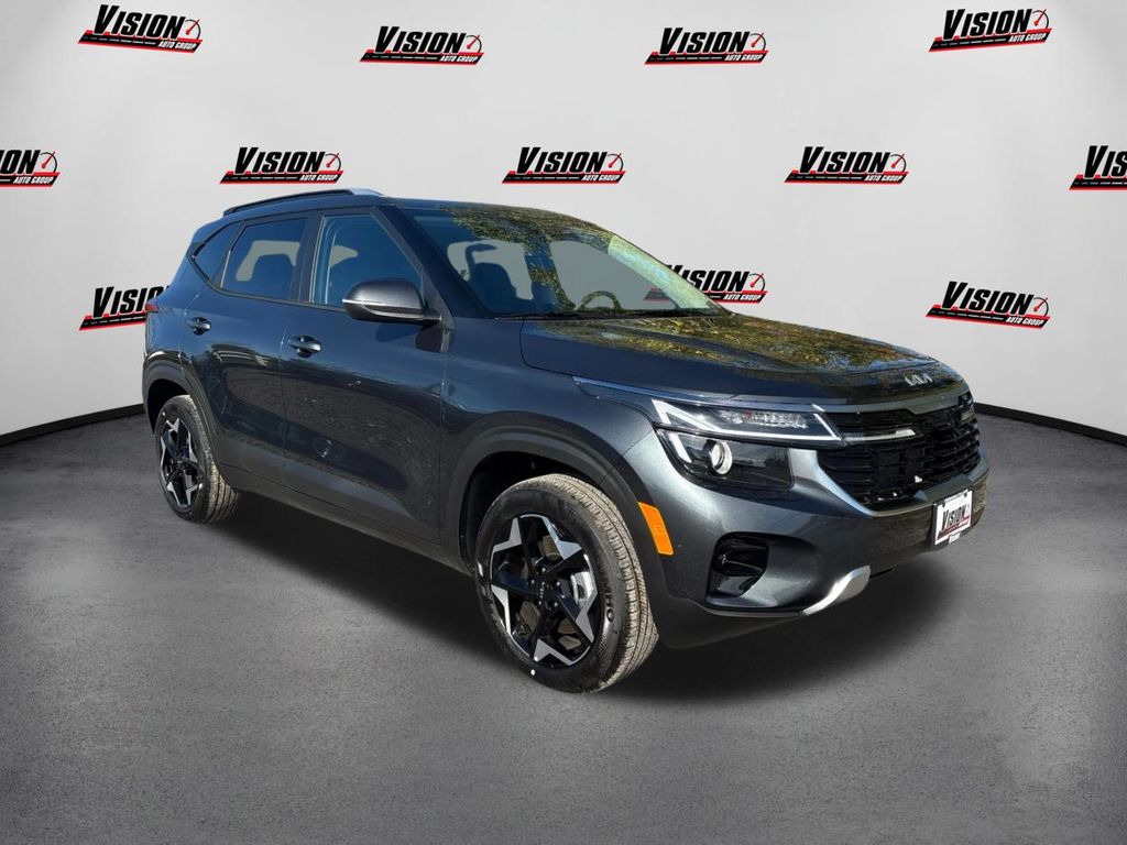 2025 Kia Seltos S photo 3