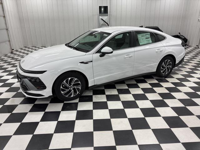 2026 Hyundai Sonata Hybrid Blue's photo