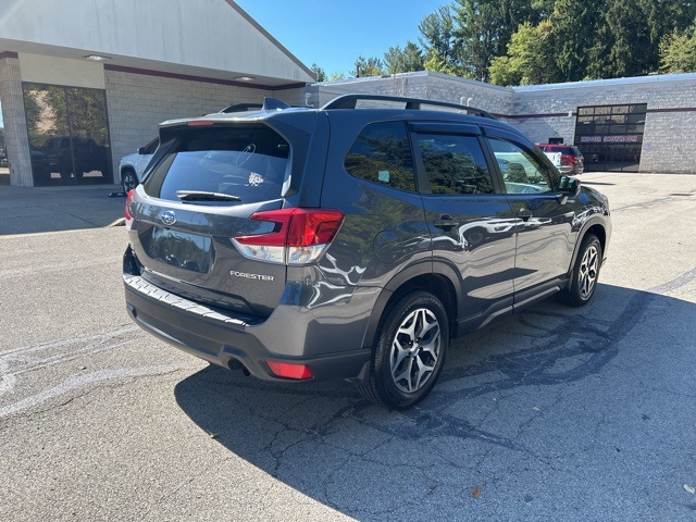 2020 Subaru Forester Premium photo 4