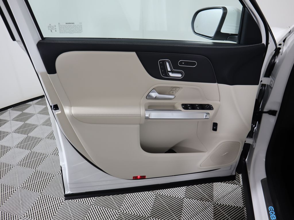 2025 Mercedes Benz EQB photo 23