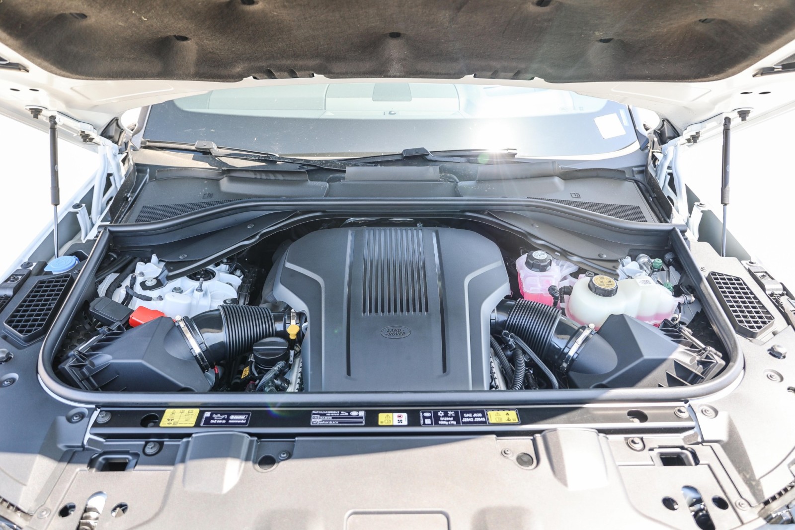 2025 Land Rover Range Rover SE photo 25