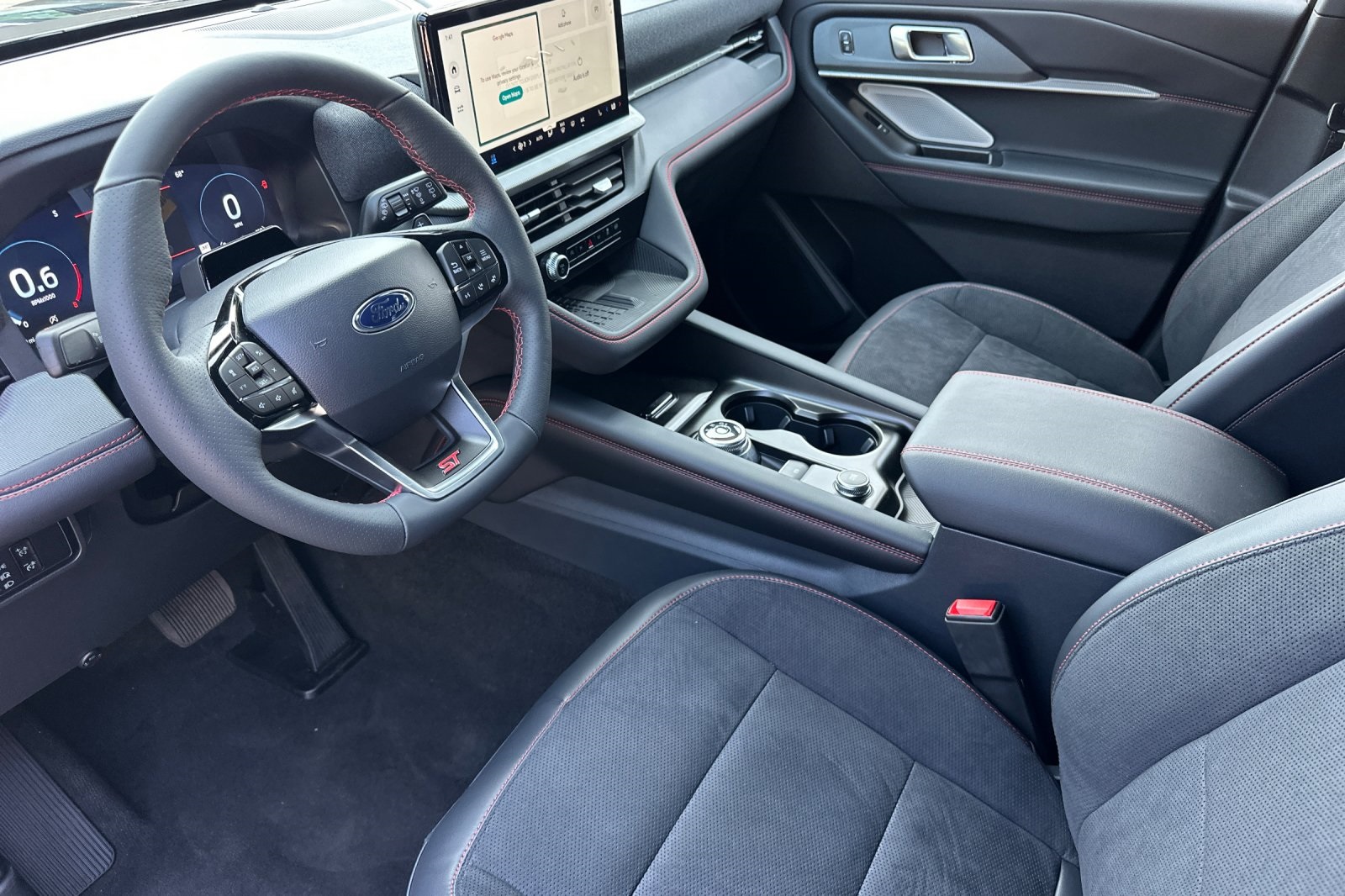 2025 Ford Explorer ST photo 2
