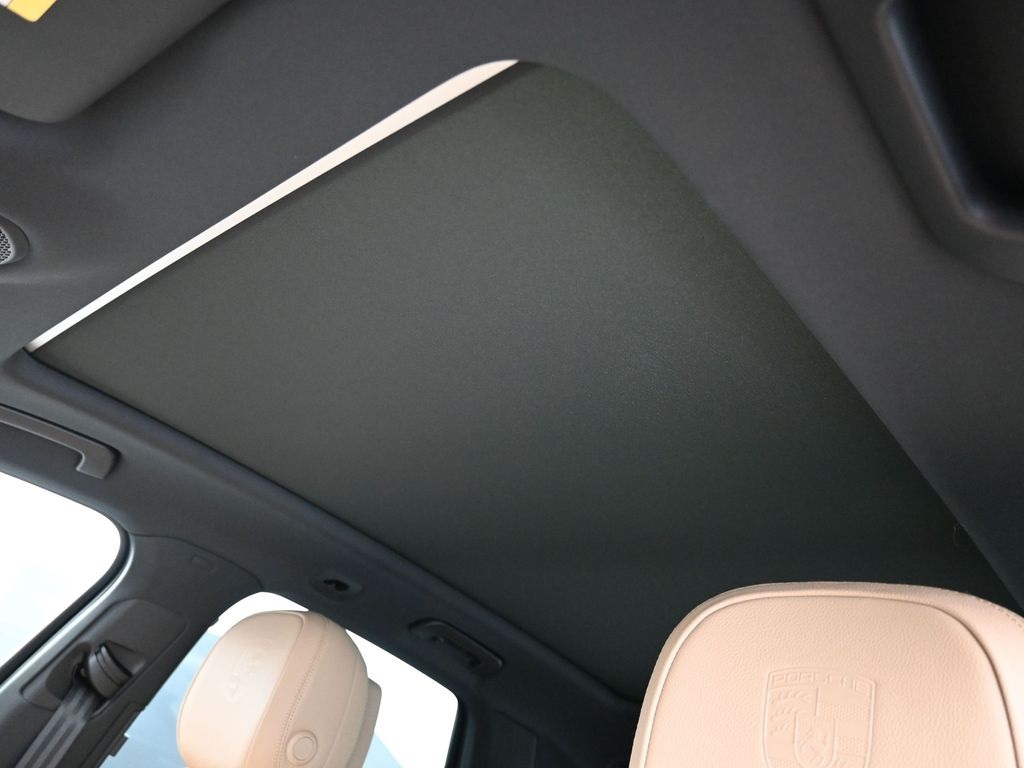 2026 Porsche Cayenne photo 19