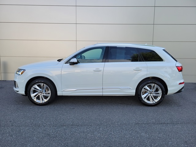 2024 Audi Q7 55 Premium Plus photo 2