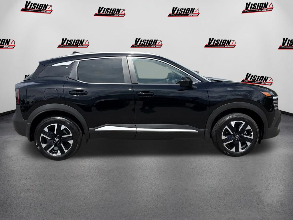 2025 Nissan Kicks SV photo 4