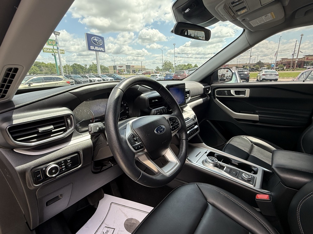 2023 Ford Explorer XLT photo 3
