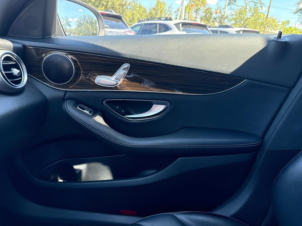 2018 Mercedes Benz C 300 photo 25