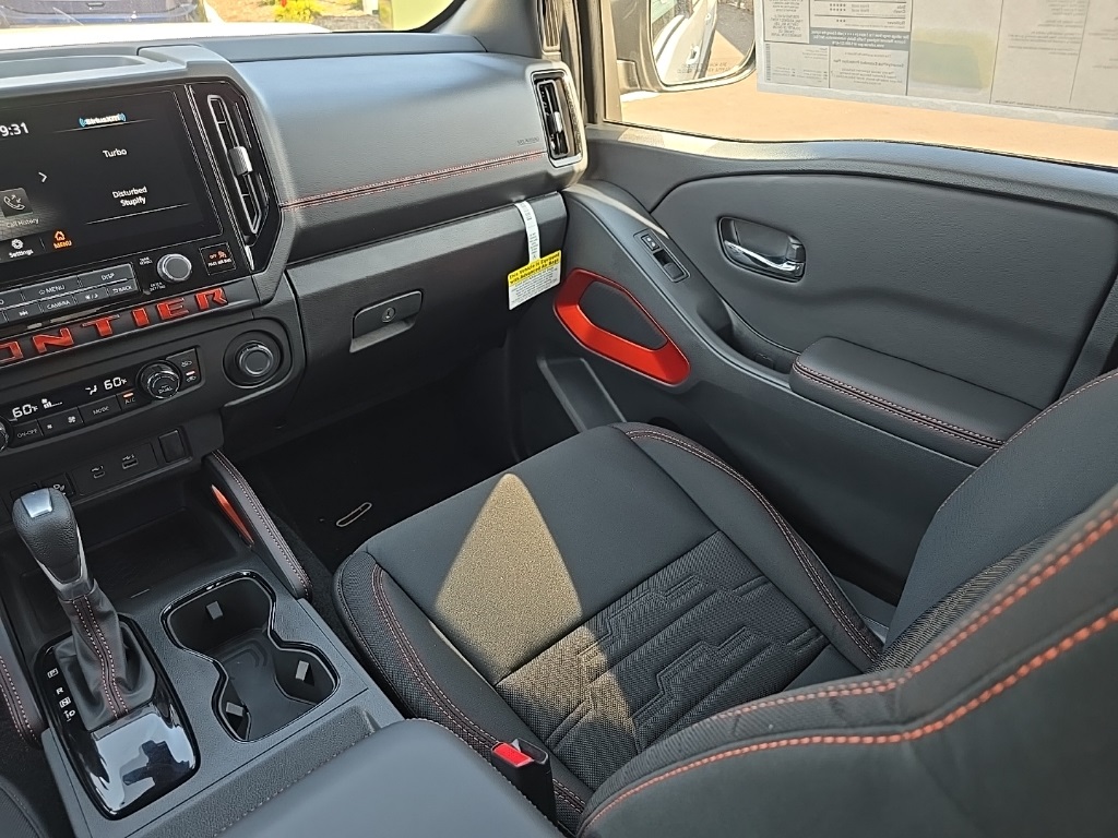 2025 Nissan Frontier Crew Cab PRO-4X photo 18