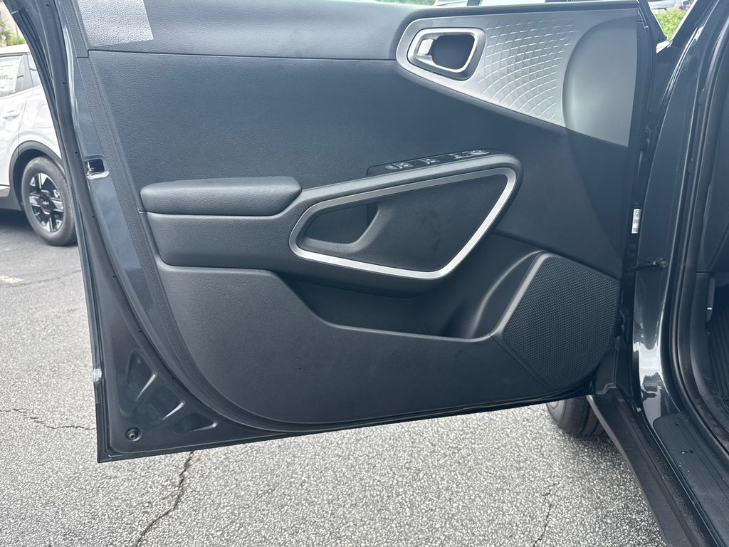 2025 Kia Soul LX photo 3