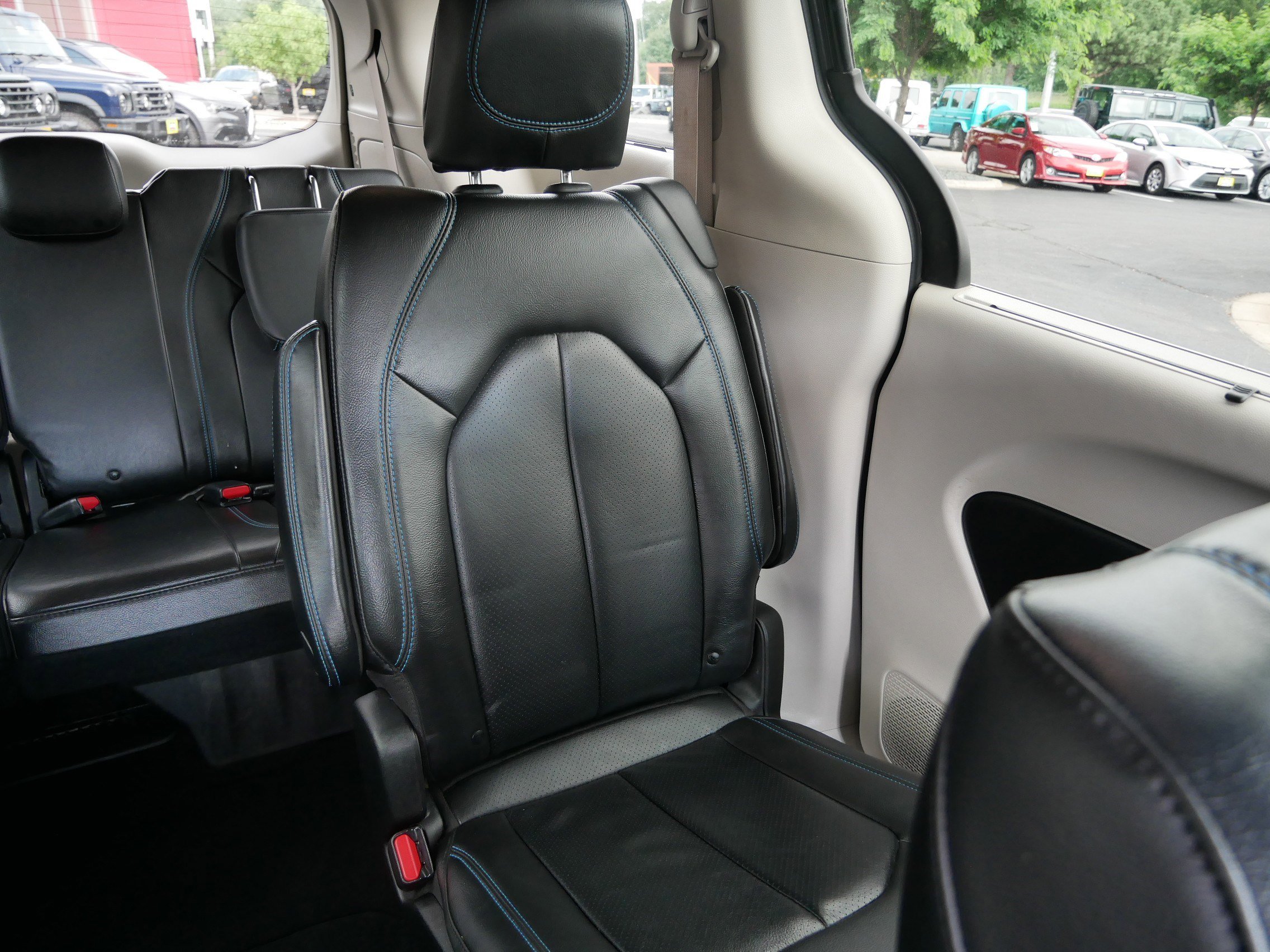 2021 Chrysler Pacifica Touring L photo 5