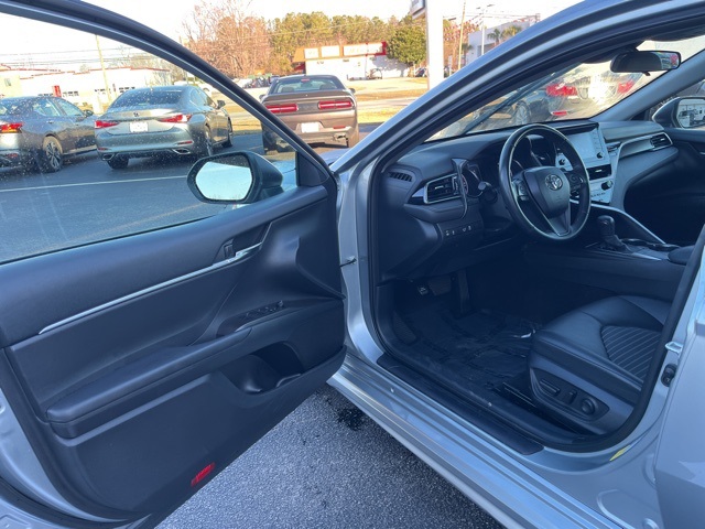 2023 Toyota Camry SE photo 4