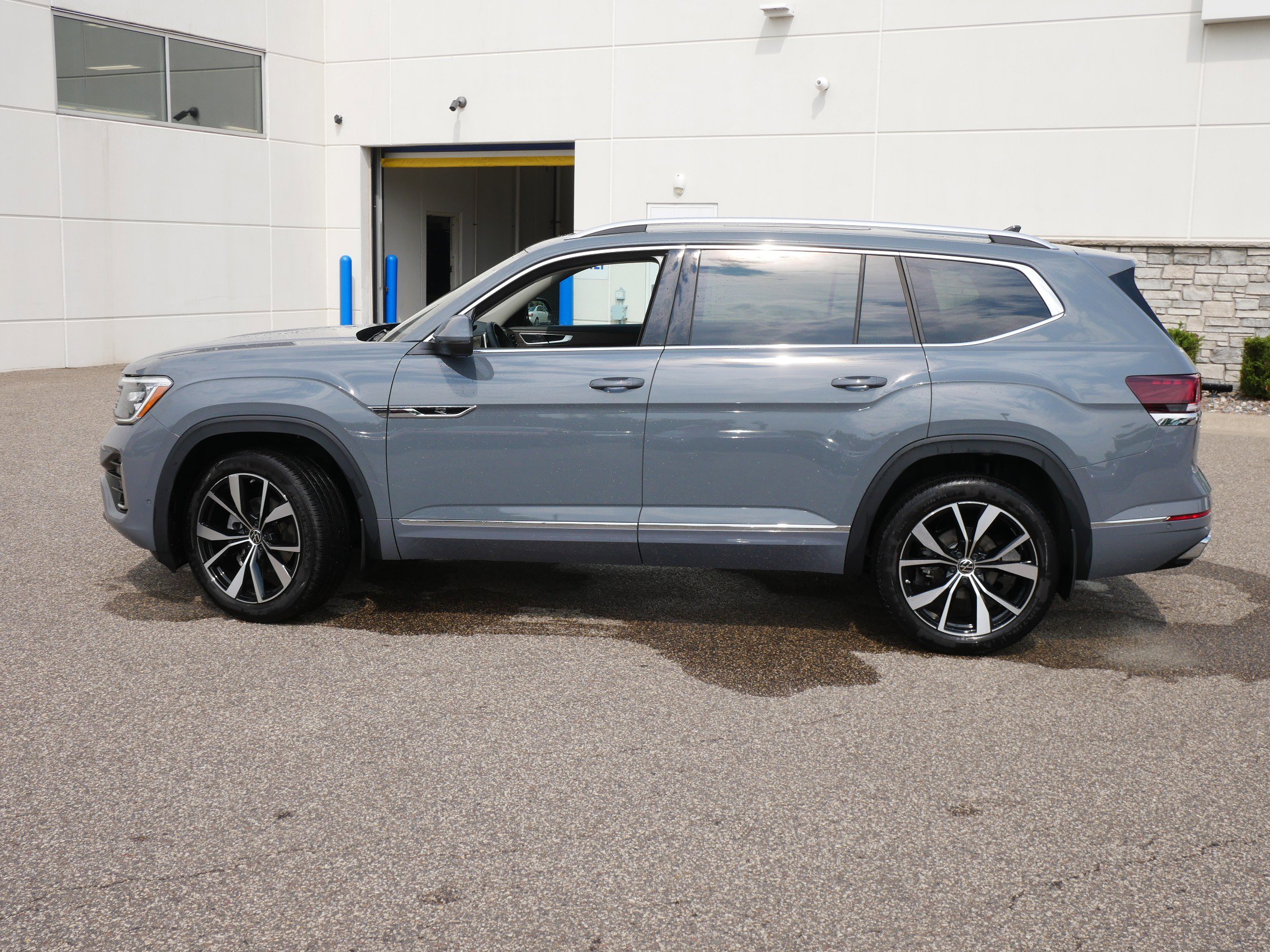 Used 2025 Volkswagen Atlas SEL Premium R-Line with VIN 1V2FR2CA7SC507302 for sale in Coon Rapids, Minnesota