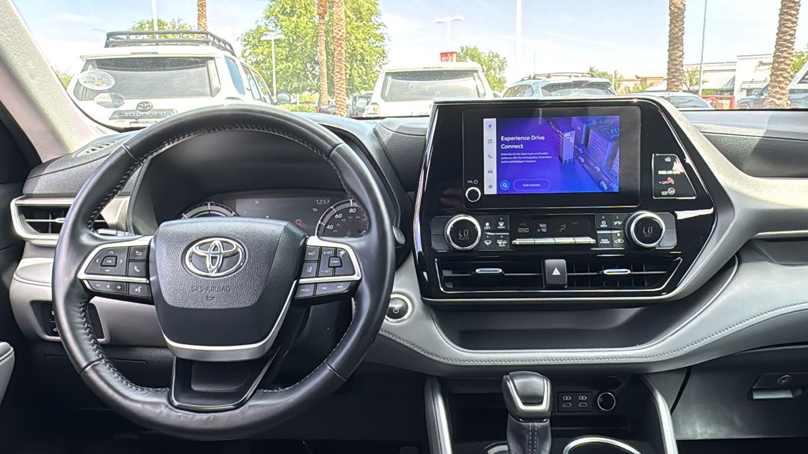 2023 Toyota Highlander Hybrid LE photo 10