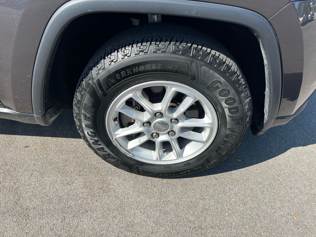 2020 Jeep Grand Cherokee Laredo E photo 9