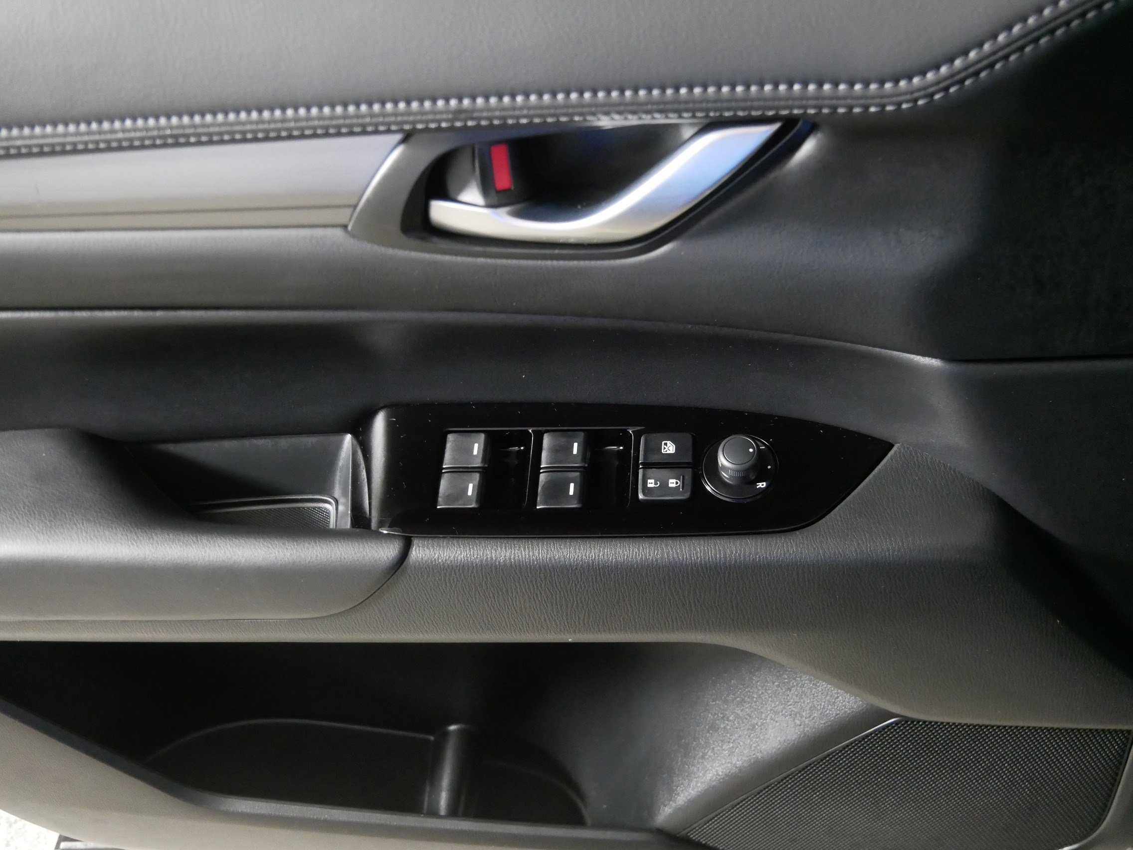 2025 Mazda CX-5 2.5 S Preferred photo 18