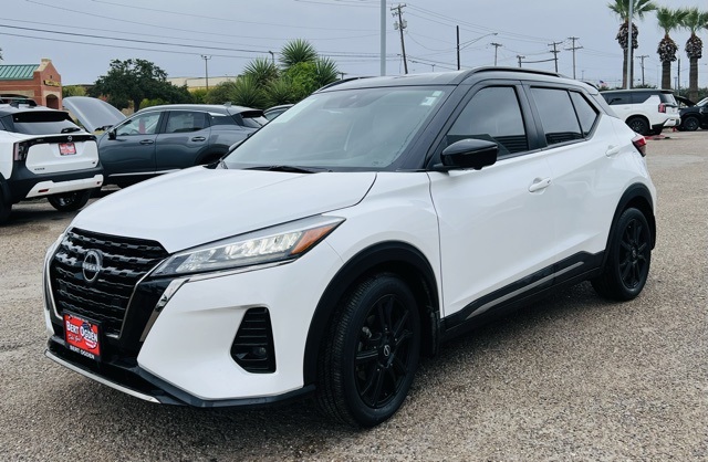 2023 Nissan Kicks SR photo 2