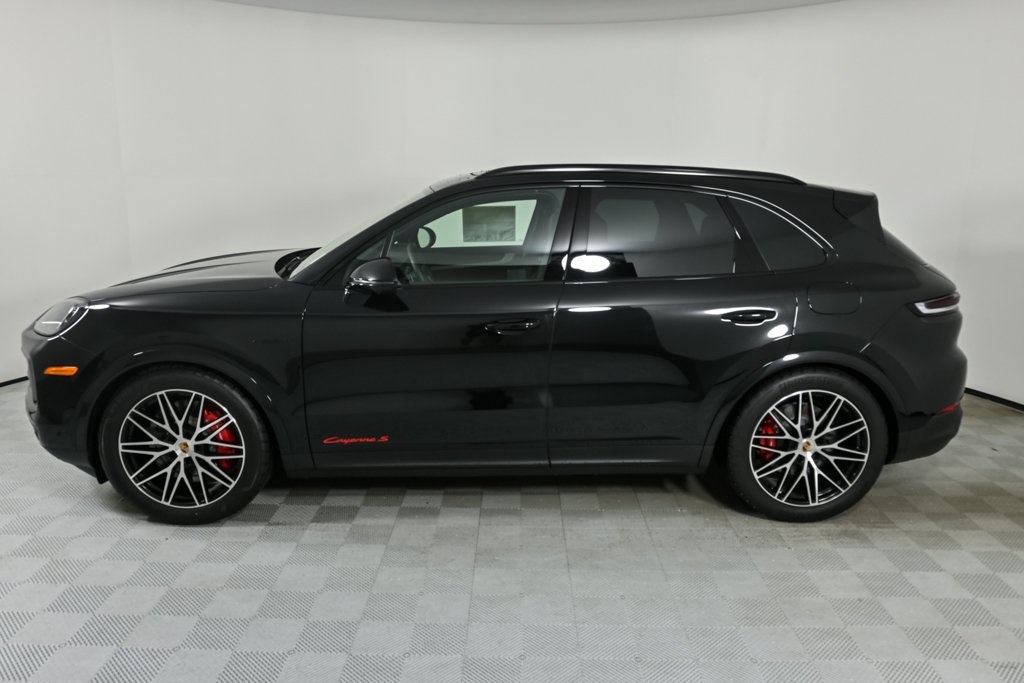 2025 Porsche Cayenne E-Hybrid S photo 2