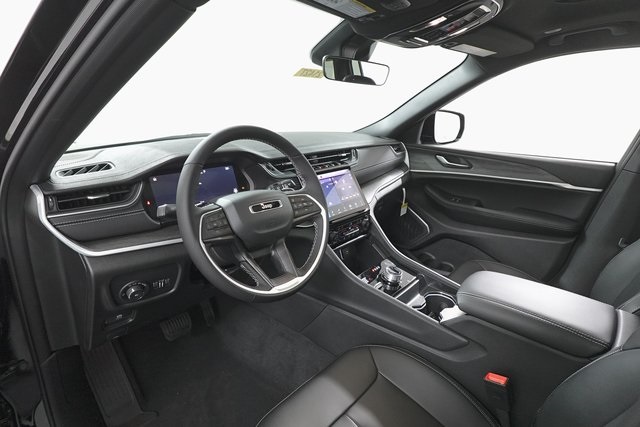2025 Jeep Grand Cherokee Limited photo 13