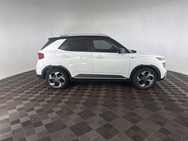 2022 Hyundai Venue SEL Limited photo 3