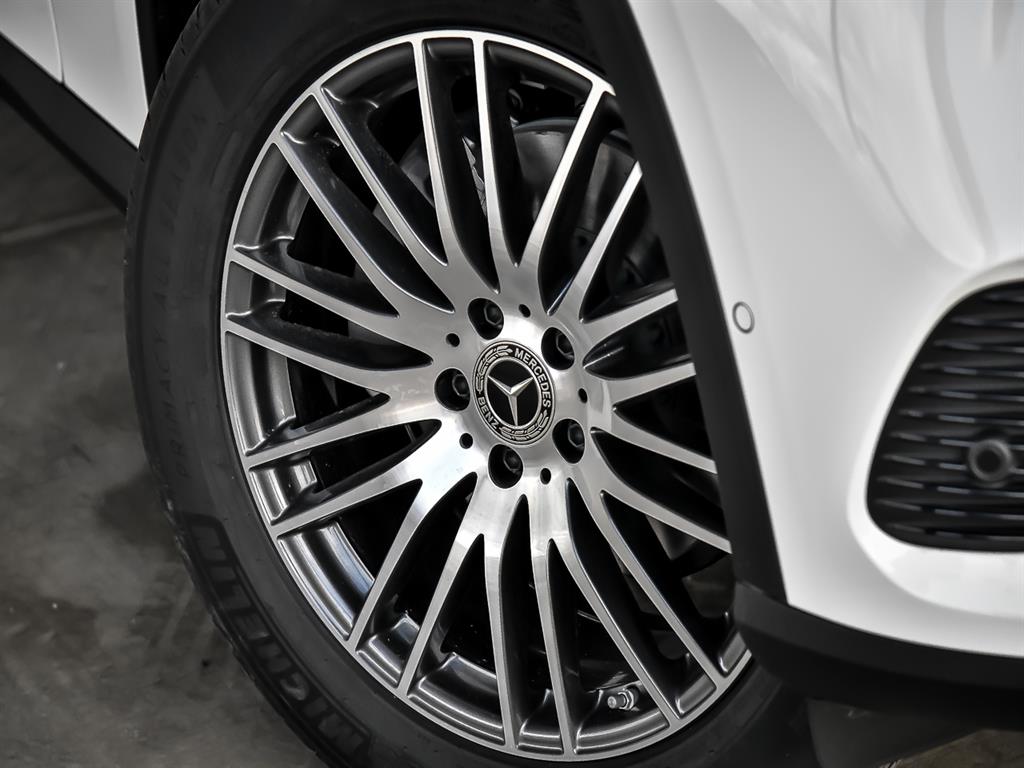 2025 Mercedes Benz GLC 300 4MATIC photo 2