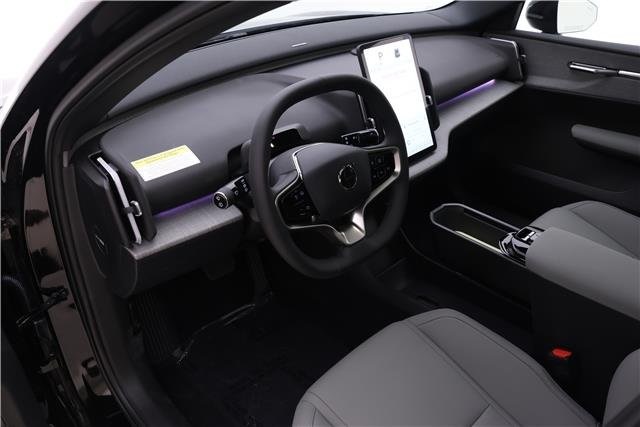 2025 Volvo EX30 Plus photo 6