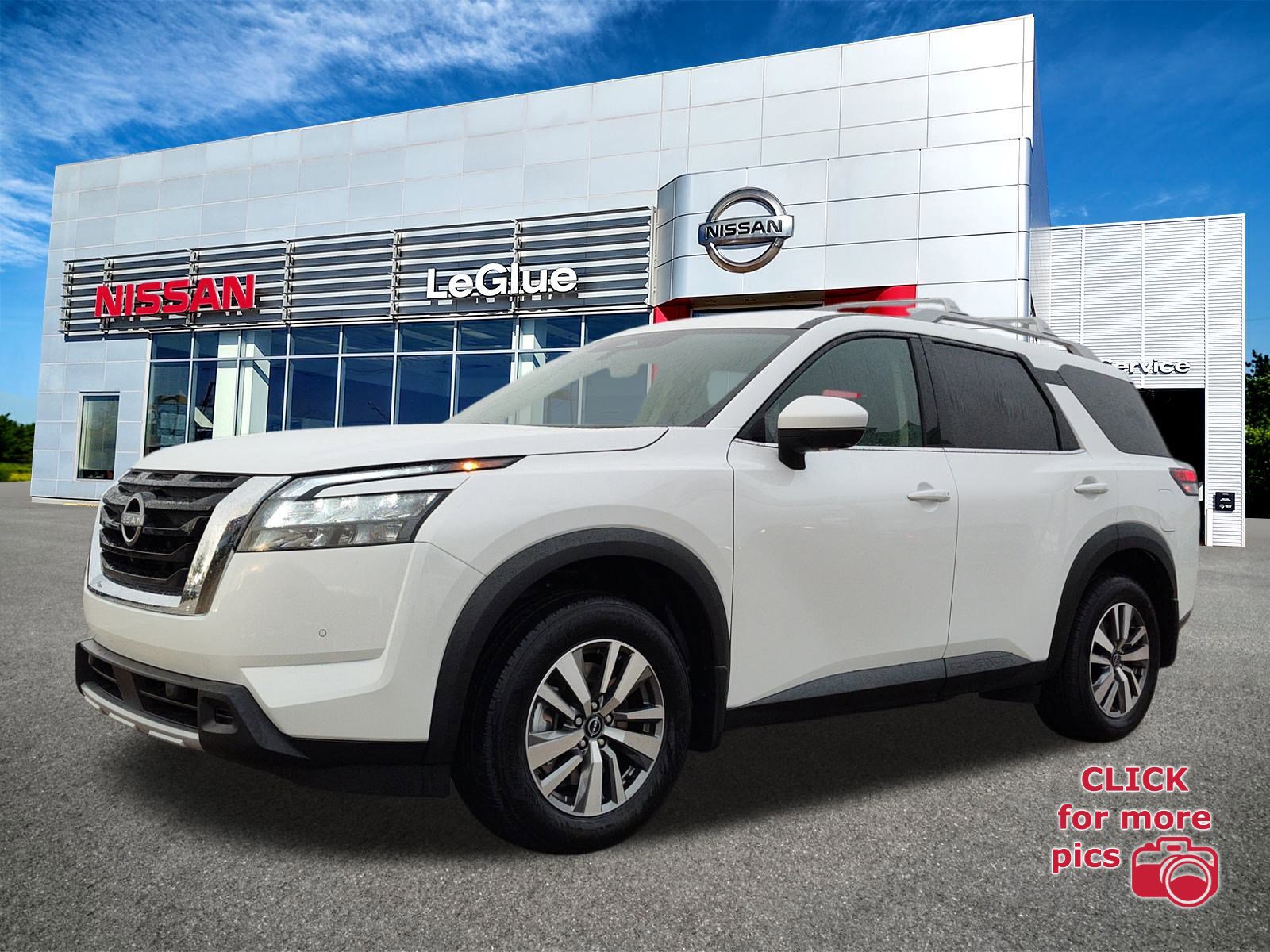 2025 Nissan Pathfinder SL's photo