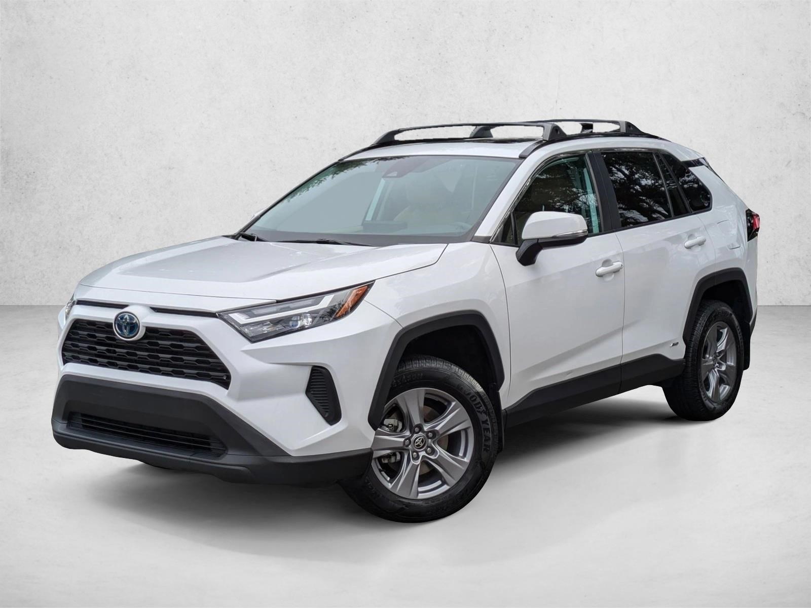 2024 Toyota RAV4 XLE's photo
