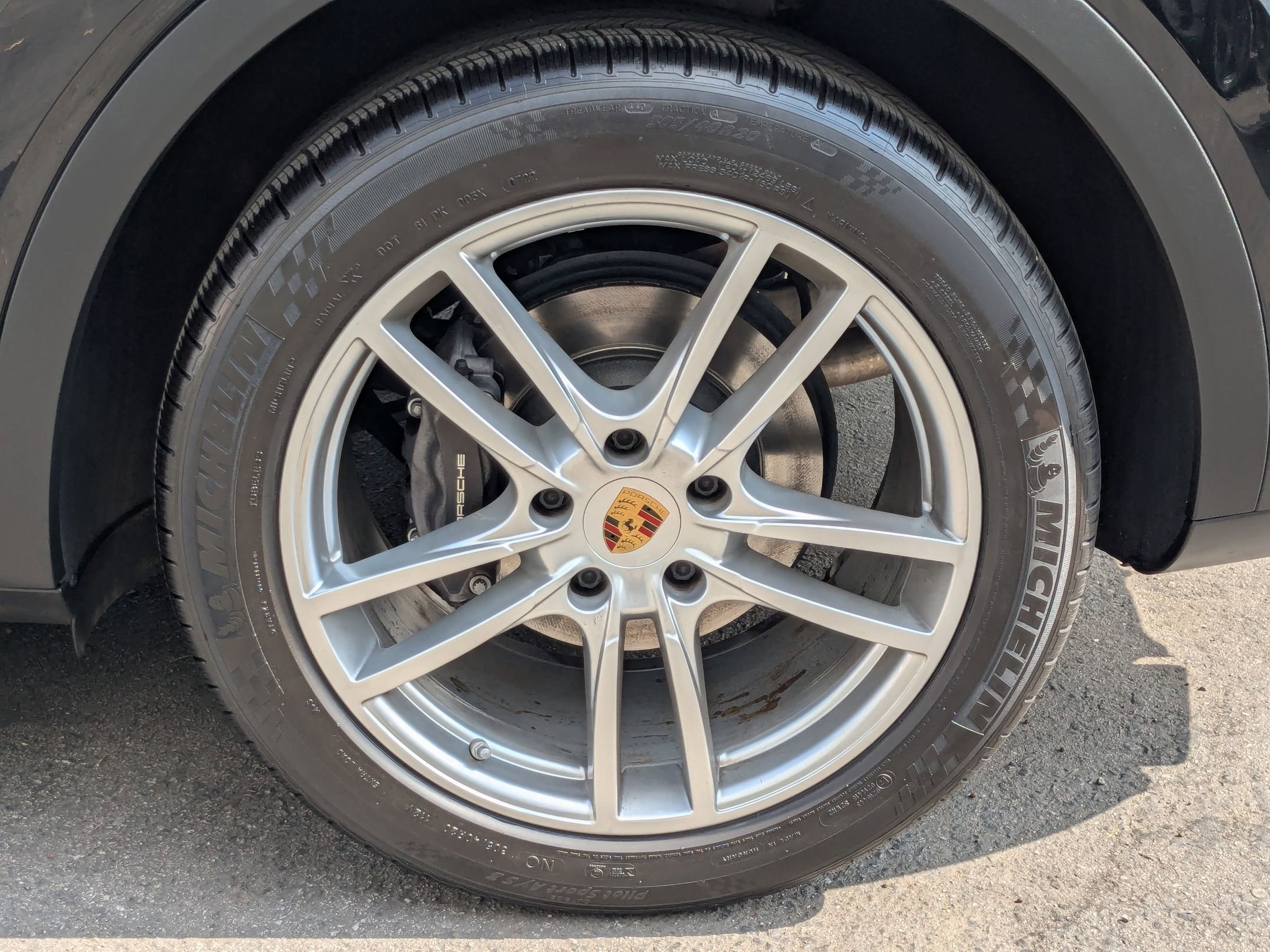2023 Porsche Cayenne Platinum Edition photo 25
